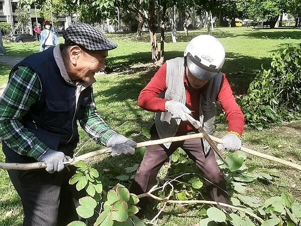 奇岩里的志工各個熱心且主動，致力維護里區的整潔。圖/取自台北市鄰里服務網