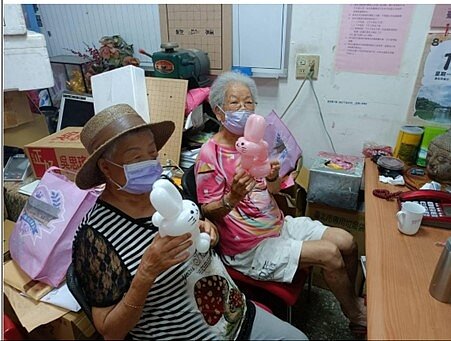 中心里的樂齡課程豐富多元，里民都會踴躍參與。圖／取自台北市鄰里服務網