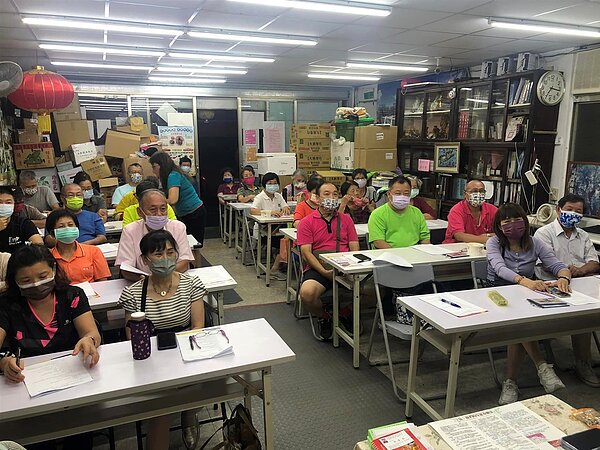 「捷運奇岩站二號出口」爭取的過程及「三合橋拓寬工程」成果發表。圖／李炳廉里長臉書