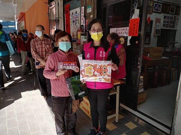 美玟里長傳承父親熱心服務的精神,繼續將萬壽里發揚光大。圖/取自台北市鄰里服務網