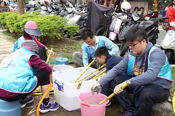 里民一同參與甘蔗祭活動，加深在地認同。圖／葉玲瑜里長提供