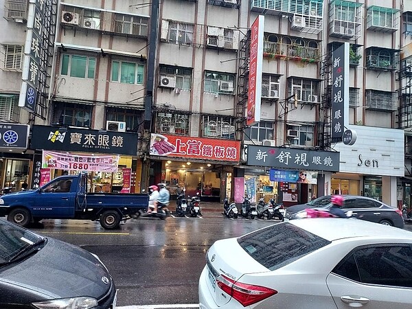 車水馬龍的市中心。圖／易小滿攝