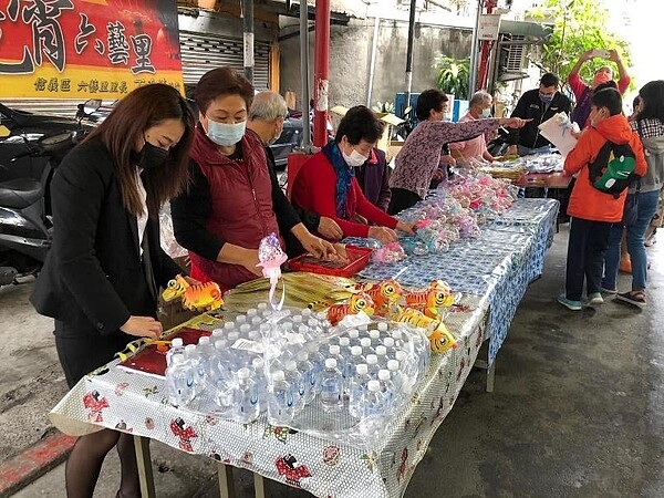 六藝里的元宵節慶祝活動。圖／取自丁禾溱-六藝里里長臉書粉絲專頁