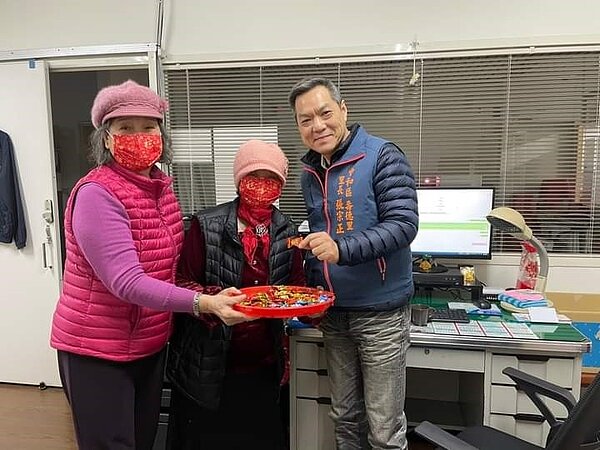 平安健康，快樂到老。圖片由里辦提供