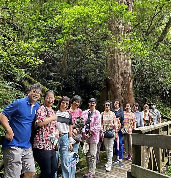 溫泉里鄰長自強活動「拉拉山一日遊」。圖／許智全里長臉書