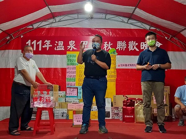 北投區溫泉里中秋聯歡晚會。圖／許智全里長臉書