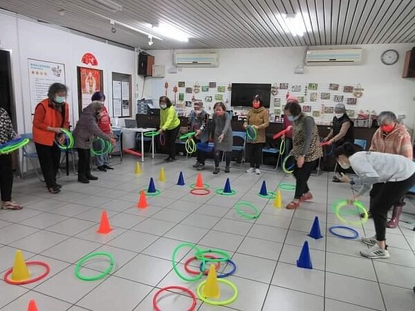 玩遊戲，動手動腦。圖片由里辦提供