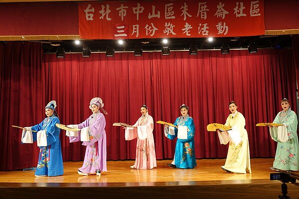 朱崙里邀請表演團。圖／取自「高銘鴻」臉書
