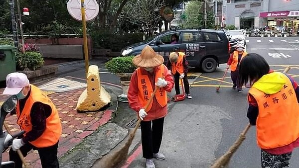 給馬路天使鼓掌。圖片由里辦提供