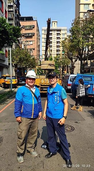 與勞工友好互動。圖／里辦提供