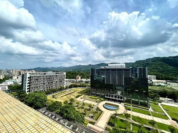 土城工業區有知名企業。圖／里辦提供