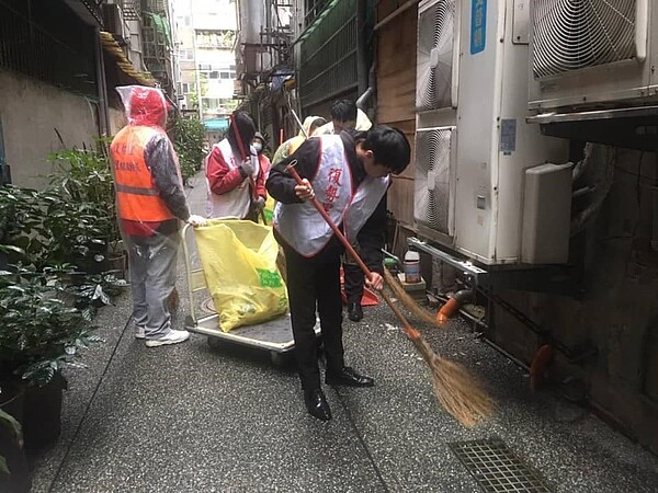 復勢里舉辦社區清掃活動。圖／徐麗雲里長提供
