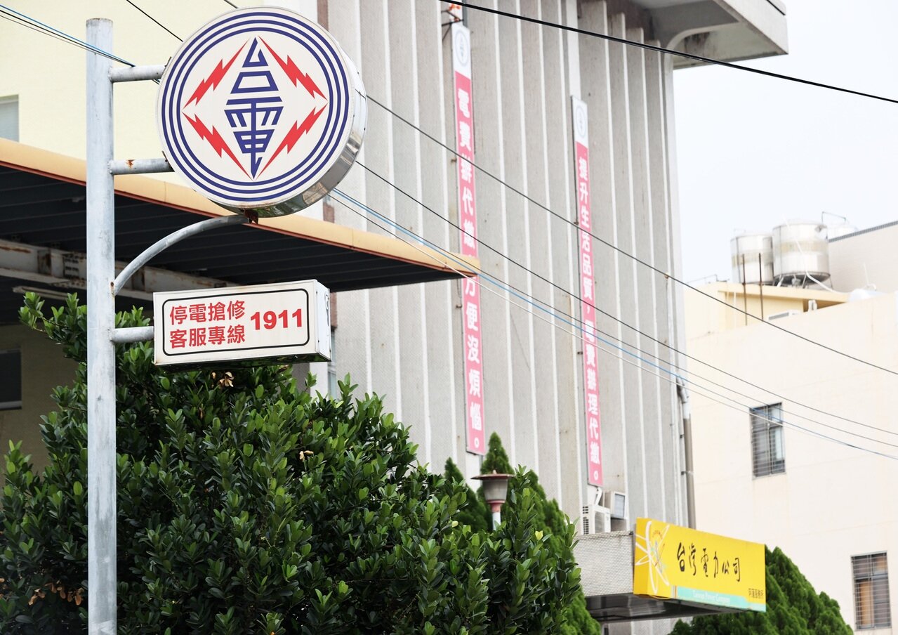 高雄鬧區無預警停電,台電正派員搶修。示意圖,圖為台電輸配線電網系統。圖/聯合報系資料照