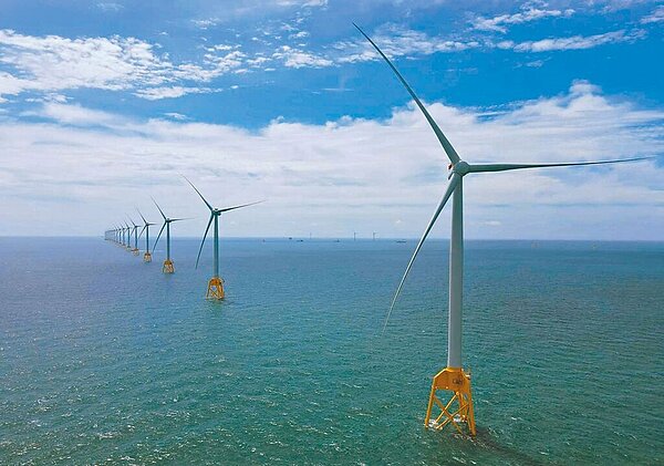 經濟部擬明年推動「企業綠電團購（彈性分配）」新制，幫忙提升綠電公司銀行融資信評，及讓更多中小企業買到綠電。（沃旭提供）