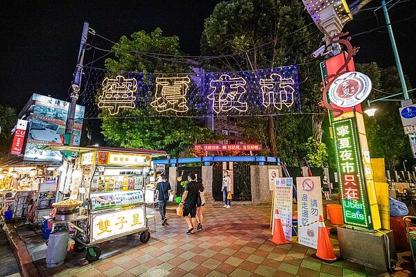 寧夏夜市是北市著名的夜市之一，齊聚各國好吃的美食。（圖／台北旅遊網提供）
