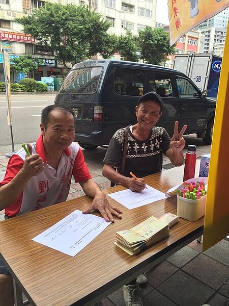 劉福永總是無怨無悔的為里民服務。（圖／劉福永提供）