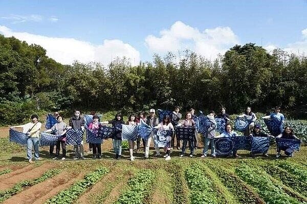 士林農會帶隊體驗藍染之美。圖／里長提供
