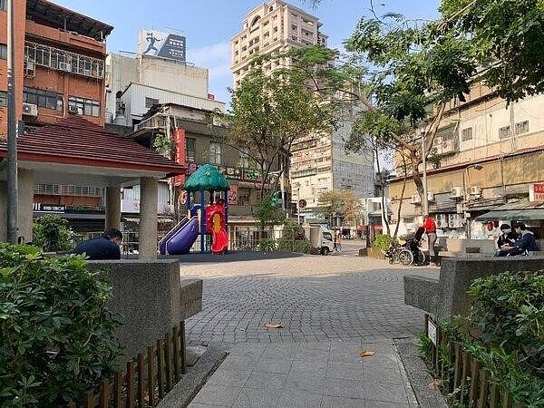 文盛公園設備完整，是里民休憩的好去處。圖／王奕心攝
