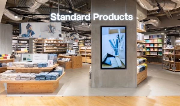 全台首家的DAISO大創全新形象品牌「Standard Products」12月20日進駐台南南紡購物中心。圖／南紡提供