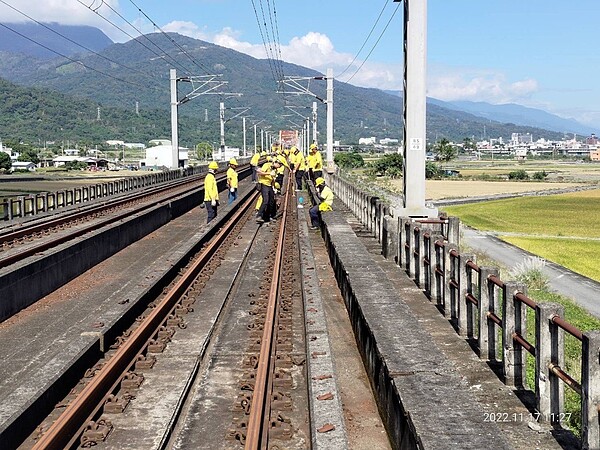 花東鐵路比預定提早通車，方便旅客元旦假期使用。圖／台鐵局提供