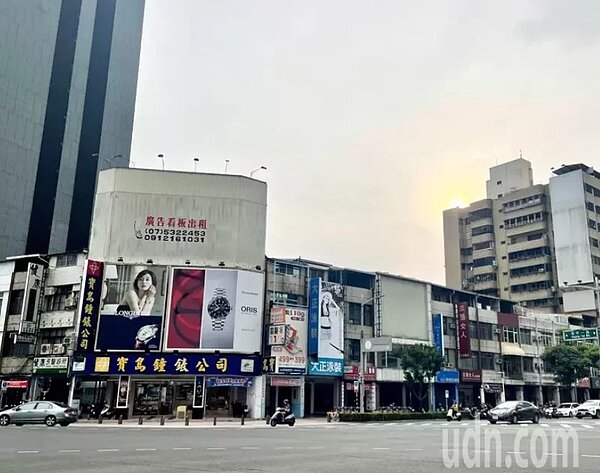 永信集團旗下高信建設,以總價7.5億元收購苓雅區中正二路及和平一路共17棟49年老透天厝,圖/台灣房屋趨勢中心提供