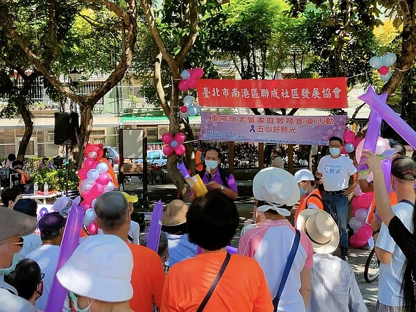 南港區聯成里重陽敬老活動。圖片由鮑黎登里長提供。
