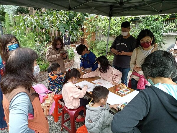 兒童節教大家認識花園。圖片由蔡綉花里長提供。