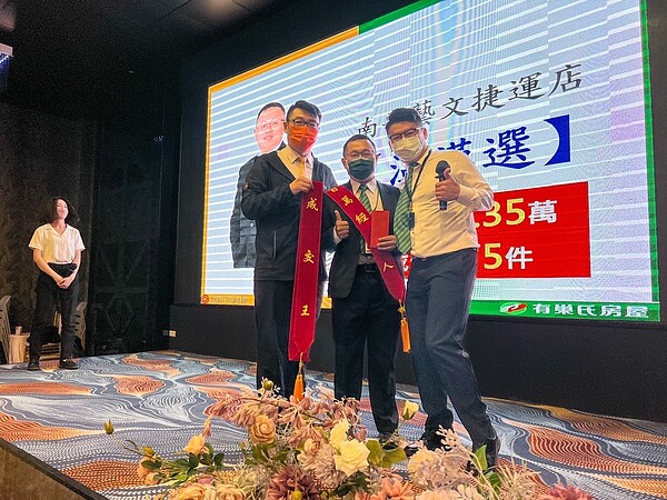 温漢選1年多來已累積近千萬元的業績,並創造超過500萬元收入。圖/温漢選提供