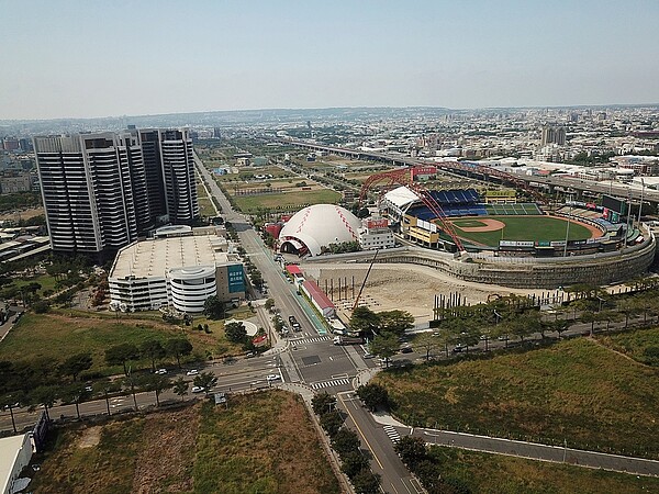 台中北屯龍頭地段14期重劃區，因土地有低建蔽綠帶環繞條件，道路、景觀規劃具備寬廣整齊街廓等優異條件，吸引上市櫃建商近年陸續購地進場。圖／台中業者提供