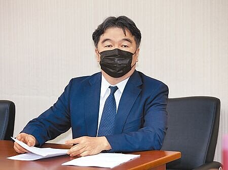 
指揮中心今年2月的會議紀錄曝光，遭質疑低估疫情，未超前部署採購口服抗病毒藥。王必勝回應，今年1月13日已和廠商簽約，採購2萬份倍拉維和5000份莫納皮拉韋，但該月份確診人數不到1000人，當時根本用不到。（本報資料照片）
