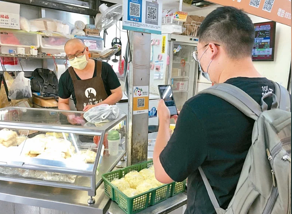 許多受害者銀行帳號被詐騙集團綁定在偽冒電子錢包帳戶。示意圖,人物與新聞無關。聯合報資料照片