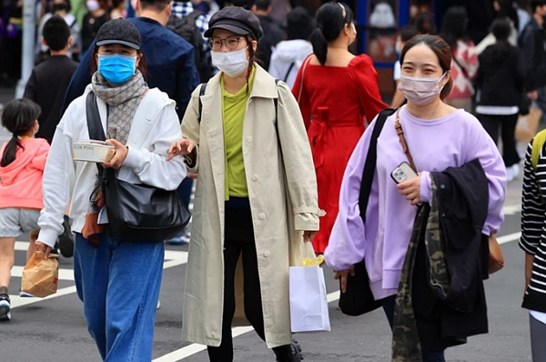 今明兩天雖然水氣逐漸減弱,不過受到東北季風微增強的影響,迎風面的北部、東半部地區仍有局部短暫雨的機會,中南部則逐漸轉為多雲、看得到陽光的天氣。聯合報資料照片
