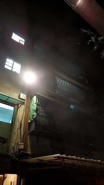 新北市鶯歌區凌晨發生住宅火警,消防隊撲滅火勢之後,在屋找到1名男子已無生命跡象。記者林昭彰/翻攝