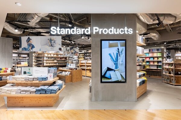 「Standard Products」12月20日即將於台南南紡購物中心盛大開幕。圖／大創提供