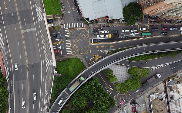 中和橋和路景平路口左轉專用道。圖／新北市府提供