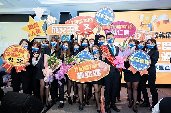 杜文帶領團隊累積了1.6億元業績。(圖/杜文提供)