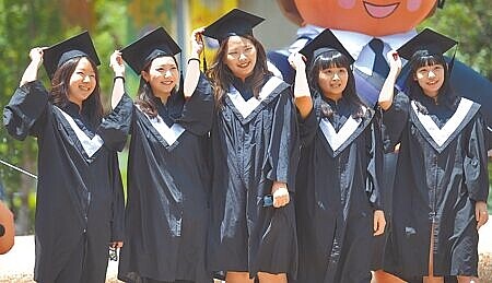 為打破「男生讀理工,女生讀人文」刻板印象,台灣科技大學數位學習與教育所教授陳素芬,在校內成立「女科技人」社團,鼓勵更多年輕女性從事科學研究。(本報資料照片)