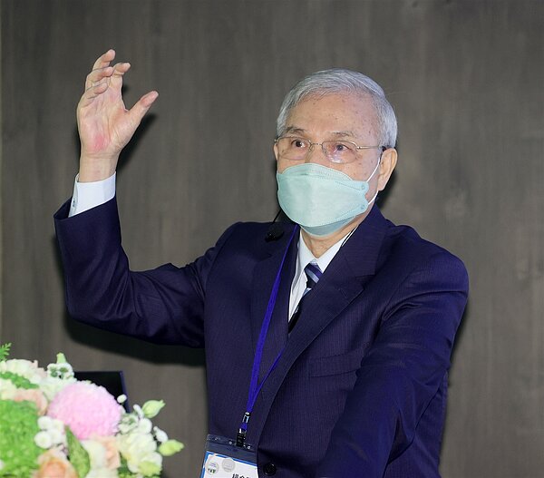 央行總裁楊金龍上午出席中研院經濟所60周年所慶暨總體經濟計量模型研討會,以「台灣的通膨與貨幣政策:回顧與展望」為題進行專題演講。記者曾吉松/攝影