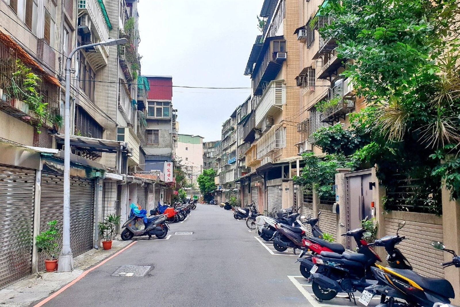 台灣30年以上老屋占比5成,永慶房屋提供「無屋齡上限」漏水保固,讓購屋更安心。