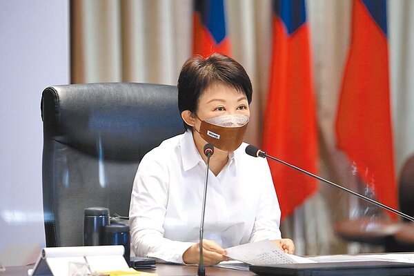 台中市長盧秀燕29日主持市政會議時表示,疫情趨緩,年底前台中有4大活動,歡迎民眾共襄盛舉。(台中市政府提供/張亦惠台中傳真)