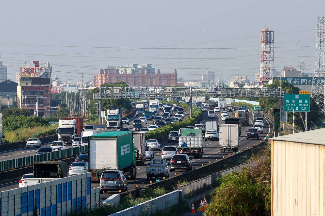 國道元旦連假疏導措施出爐,圖為國慶連續假期國道車況。記者黃仲裕/攝影