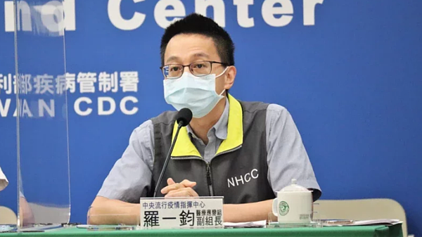 羅一鈞表示，根據美國CDC最新統合分析結果，新增「氣喘」為重症風險因子；若有相關重症風險因子，醫師可開立相關藥物。圖／指揮中心提供