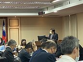 輪椅族擠窄月台　8個月連5起摔落軌道　交長：加裝月台門