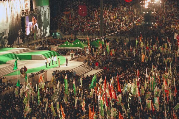 2000年3月17日，陳水扁競選總統時在中山足球場進行造勢活動的情景。（張哲生提供）