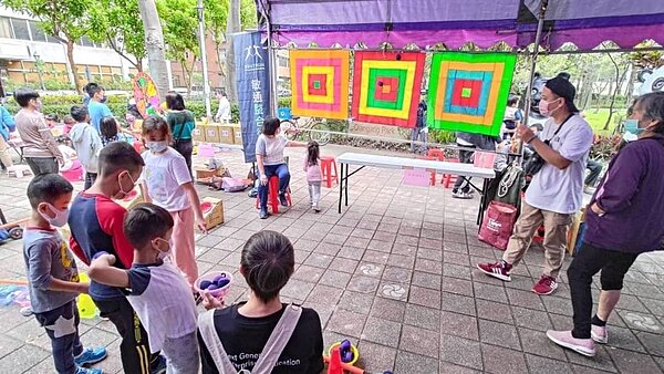 前港里歌舞表演里民活動