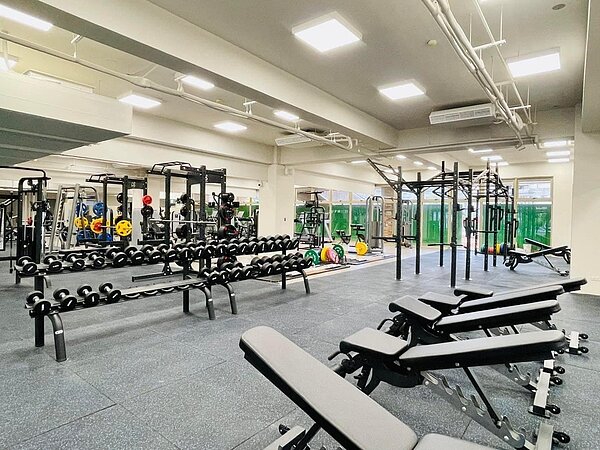 該健身房採平價收費。圖/東湖國小提供