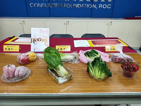 消基會於今(2022)年8到9月間,在六都挑選小白菜、青江菜、甜椒及辣椒四類農產品進行農藥殘留檢測。圖/消基會提供