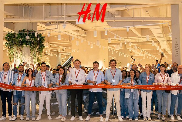 H&M十月底才在瓜地馬拉的哥斯大黎加開出品牌首店，但近期集團卻宣布了全球裁員計畫。圖／H&M提供