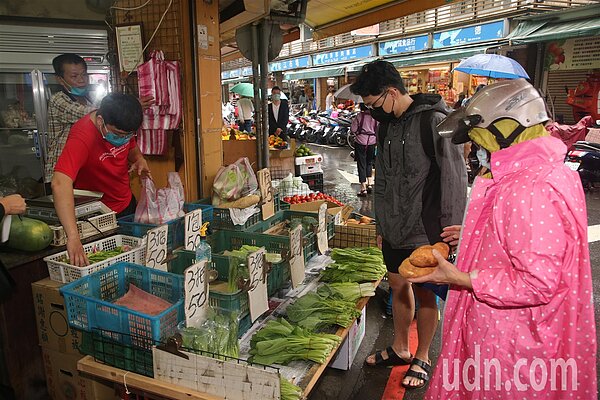 通貨膨脹嚴重,物價年年飆升,尤其是日常必須用品的漲幅都相當明顯。記者邱德祥/攝影