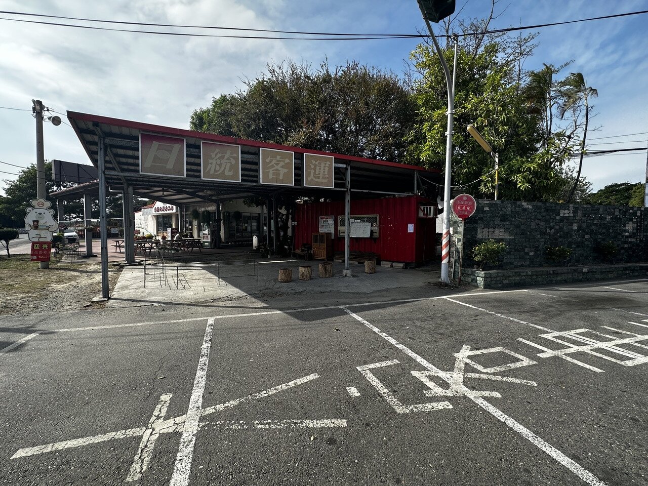 北港站空無一人,也不見班車。記者蔡維斌/攝影